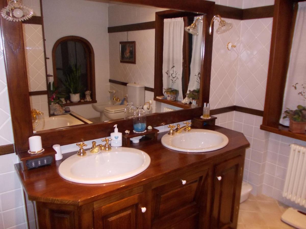 フェーニス Les Hirondelles Bed & Breakfast エクステリア 写真