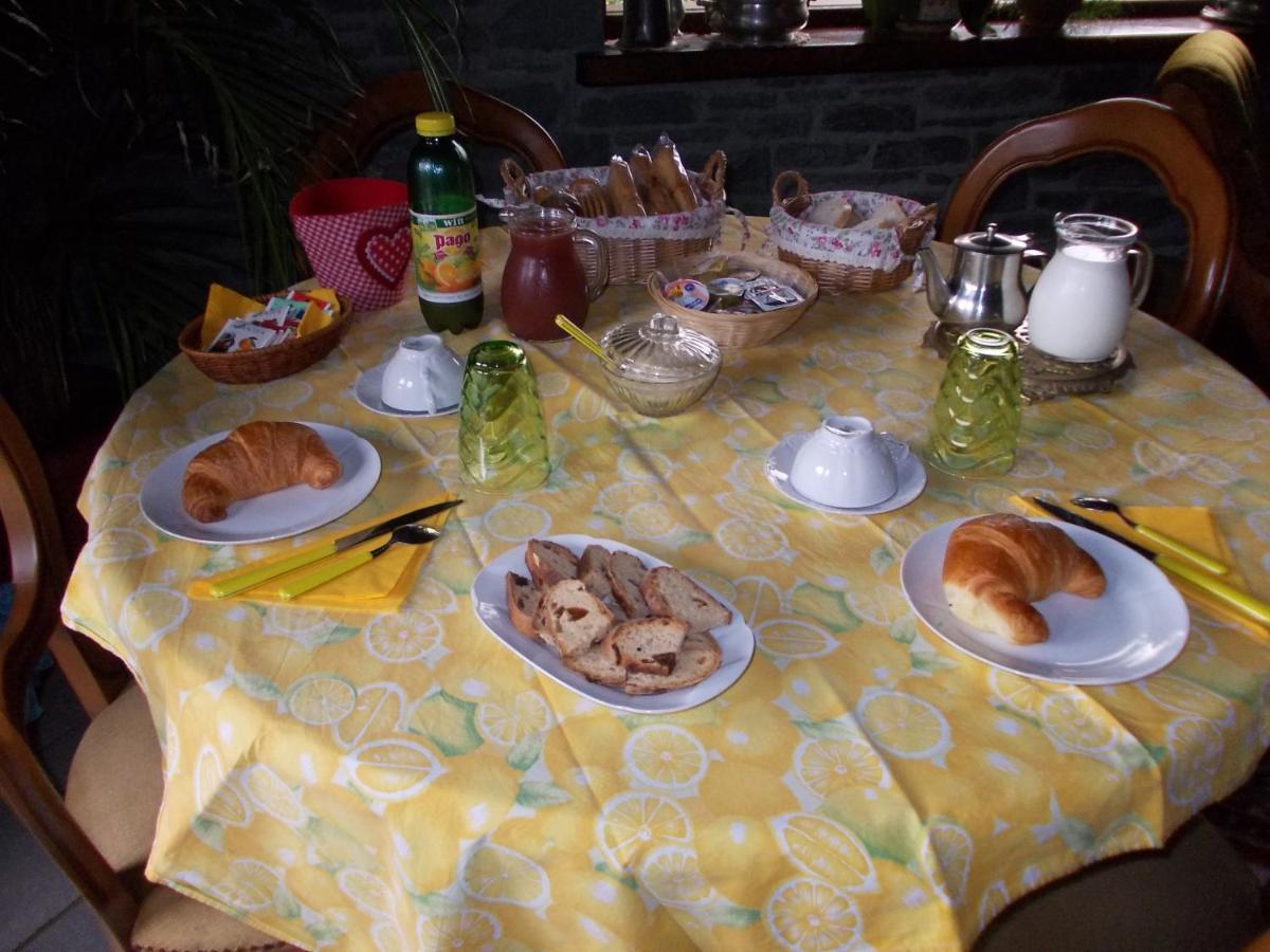 フェーニス Les Hirondelles Bed & Breakfast エクステリア 写真
