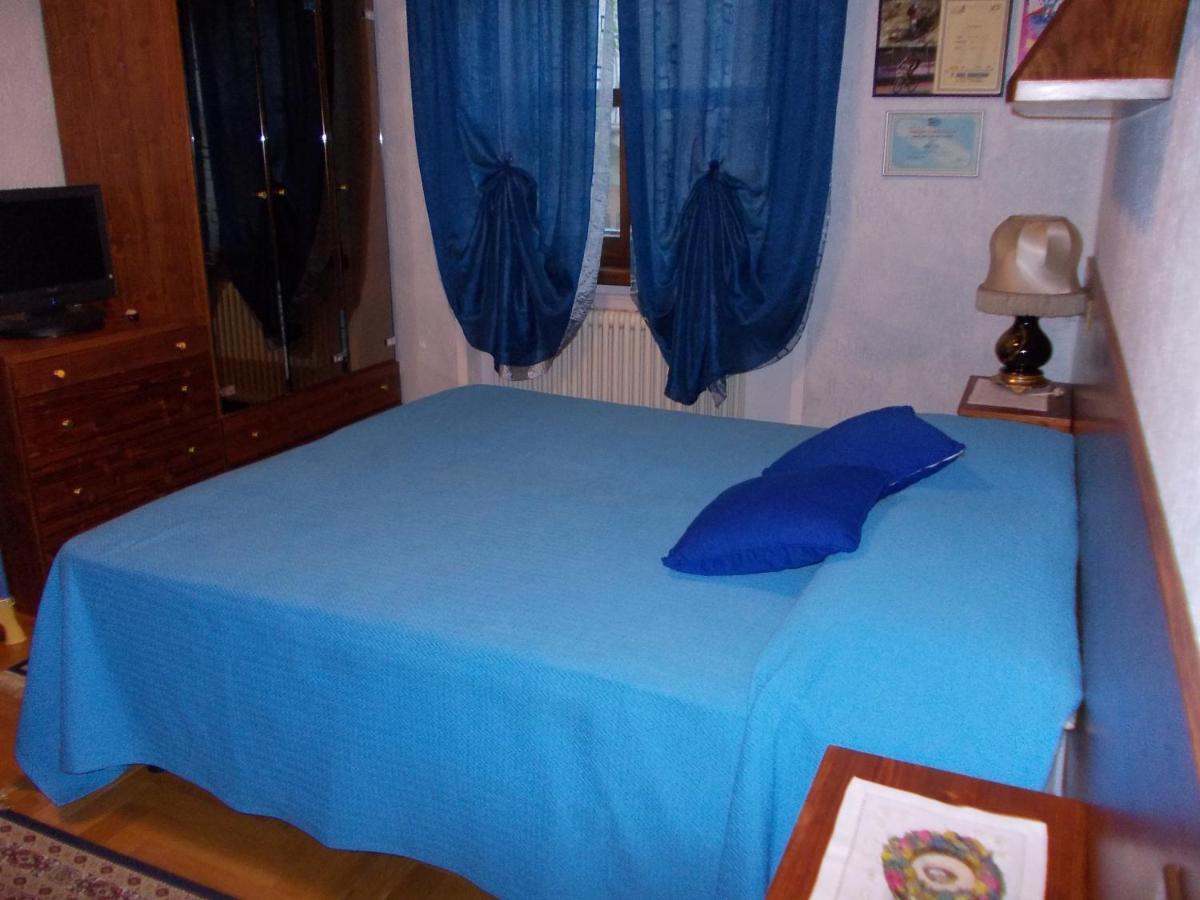 フェーニス Les Hirondelles Bed & Breakfast エクステリア 写真