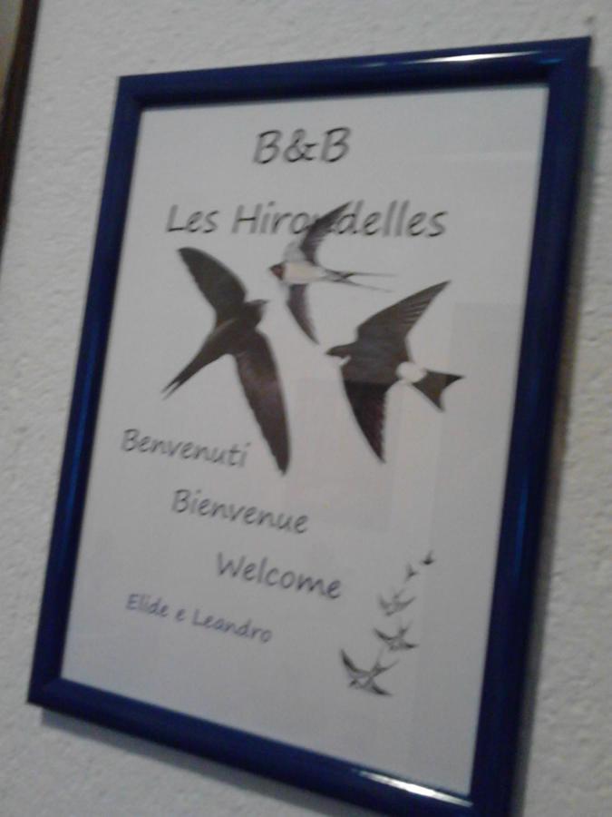 フェーニス Les Hirondelles Bed & Breakfast エクステリア 写真