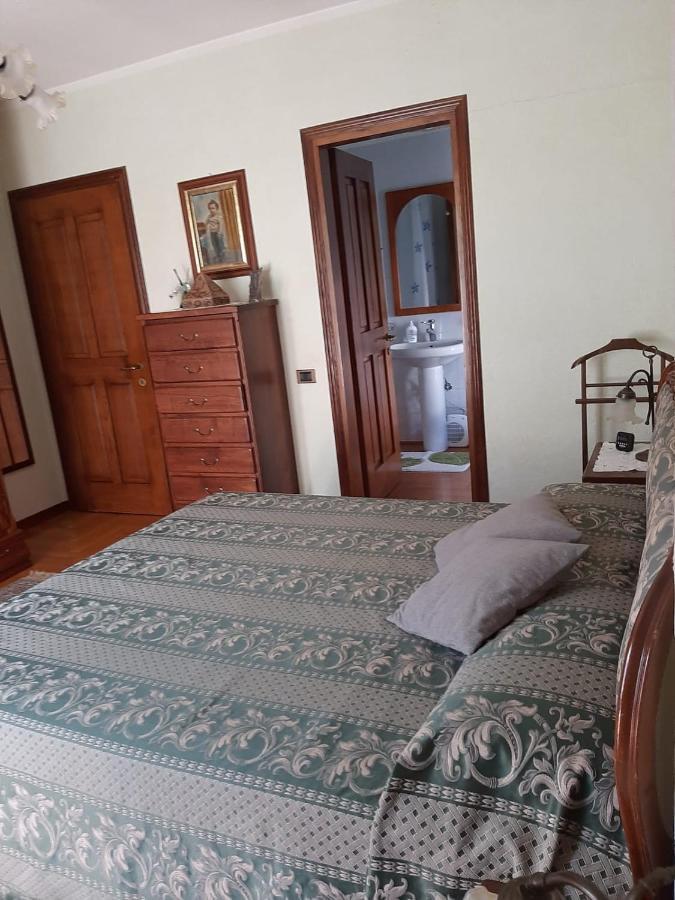 フェーニス Les Hirondelles Bed & Breakfast エクステリア 写真