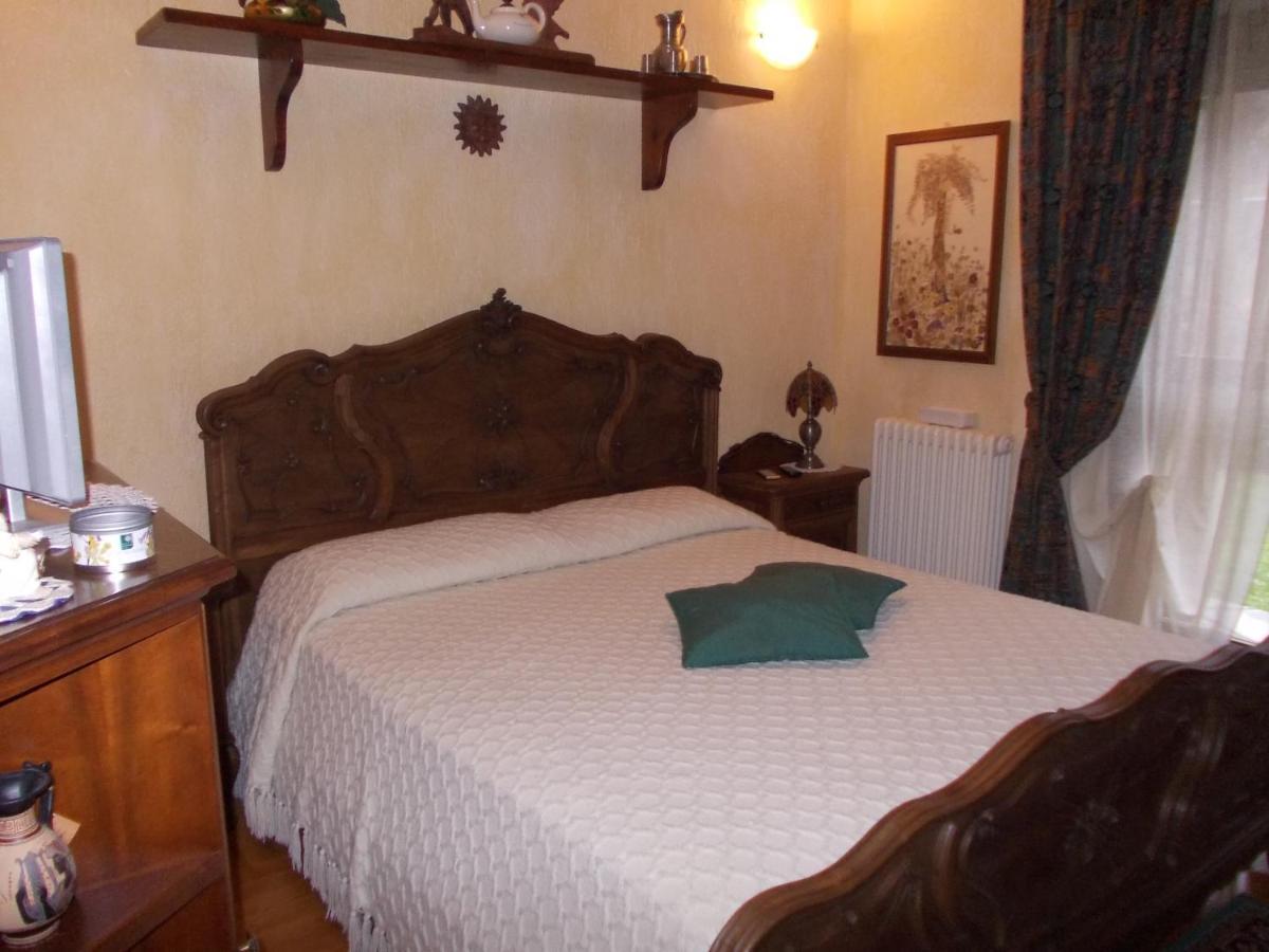 フェーニス Les Hirondelles Bed & Breakfast エクステリア 写真